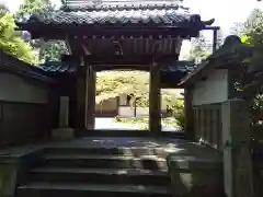 吸湖山　青岸寺の山門