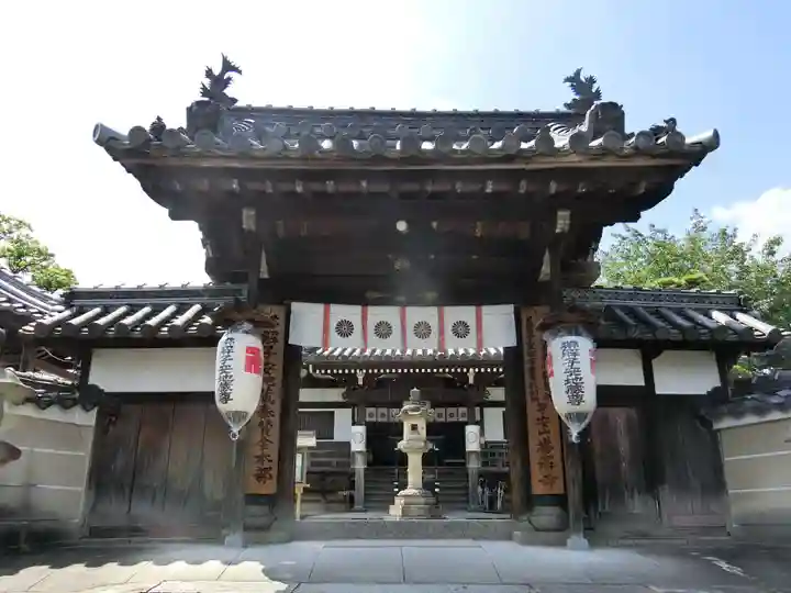 帯解寺の山門・神門