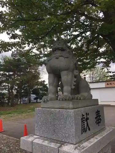 西岡八幡宮の狛犬