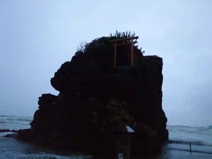 稲佐の浜 弁天島(島根県)