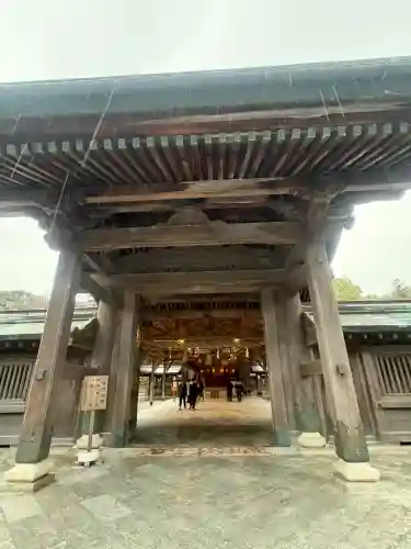 宗像大社の{uncategorized: "未分類", other: "その他", undefined: "問題あり", building: "その他建物", grave: "お墓", sacred_gate: "鳥居", guardian: "狛犬", statue: "像", buddha: "仏像", history: "歴史", nature: "自然", garden: "庭園", animal: "動物", pagoda: "塔", temizu: "手水舎", mountain_gate: "山門・神門", sanctuary: "本殿・本堂", subordinate: "末社・摂社", art: "芸術", scenery: "景色", jizo: "地蔵", ema: "絵馬", goshuin: "御朱印", omikuji: "おみくじ", items: "授与品その他", amulet: "お守り", goshuincho: "御朱印帳", eats: "食事", festival: "お祭り", votive_dance: "神楽", shichigosan: "七五三参", wedding: "結婚式", experience: "体験その他", initially: "初詣", around: "周辺", anti_infection: "感染症対策"}