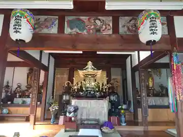 薬師堂の本殿・本堂