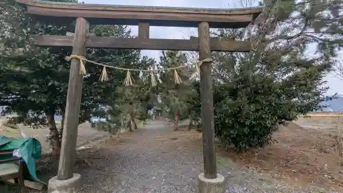 新保 白山神社の{uncategorized: "未分類", other: "その他", undefined: "問題あり", building: "その他建物", grave: "お墓", sacred_gate: "鳥居", guardian: "狛犬", statue: "像", buddha: "仏像", history: "歴史", nature: "自然", garden: "庭園", animal: "動物", pagoda: "塔", temizu: "手水舎", mountain_gate: "山門・神門", sanctuary: "本殿・本堂", subordinate: "末社・摂社", art: "芸術", scenery: "景色", jizo: "地蔵", ema: "絵馬", goshuin: "御朱印", omikuji: "おみくじ", items: "授与品その他", amulet: "お守り", goshuincho: "御朱印帳", eats: "食事", festival: "お祭り", votive_dance: "神楽", shichigosan: "七五三参", wedding: "結婚式", experience: "体験その他", initially: "初詣", around: "周辺", anti_infection: "感染症対策"}