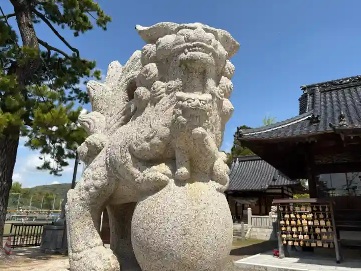 御建神社の{uncategorized: "未分類", other: "その他", undefined: "問題あり", building: "その他建物", grave: "お墓", sacred_gate: "鳥居", guardian: "狛犬", statue: "像", buddha: "仏像", history: "歴史", nature: "自然", garden: "庭園", animal: "動物", pagoda: "塔", temizu: "手水舎", mountain_gate: "山門・神門", sanctuary: "本殿・本堂", subordinate: "末社・摂社", art: "芸術", scenery: "景色", jizo: "地蔵", ema: "絵馬", goshuin: "御朱印", omikuji: "おみくじ", items: "授与品その他", amulet: "お守り", goshuincho: "御朱印帳", eats: "食事", festival: "お祭り", votive_dance: "神楽", shichigosan: "七五三参", wedding: "結婚式", experience: "体験その他", initially: "初詣", around: "周辺", anti_infection: "感染症対策"}