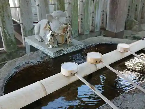 羊神社の手水舎