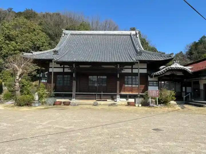 長徳院の{uncategorized: "未分類", other: "その他", undefined: "問題あり", building: "その他建物", grave: "お墓", sacred_gate: "鳥居", guardian: "狛犬", statue: "像", buddha: "仏像", history: "歴史", nature: "自然", garden: "庭園", animal: "動物", pagoda: "塔", temizu: "手水舎", mountain_gate: "山門・神門", sanctuary: "本殿・本堂", subordinate: "末社・摂社", art: "芸術", scenery: "景色", jizo: "地蔵", ema: "絵馬", goshuin: "御朱印", omikuji: "おみくじ", items: "授与品その他", amulet: "お守り", goshuincho: "御朱印帳", eats: "食事", festival: "お祭り", votive_dance: "神楽", shichigosan: "七五三参", wedding: "結婚式", experience: "体験その他", initially: "初詣", around: "周辺", anti_infection: "感染症対策"}