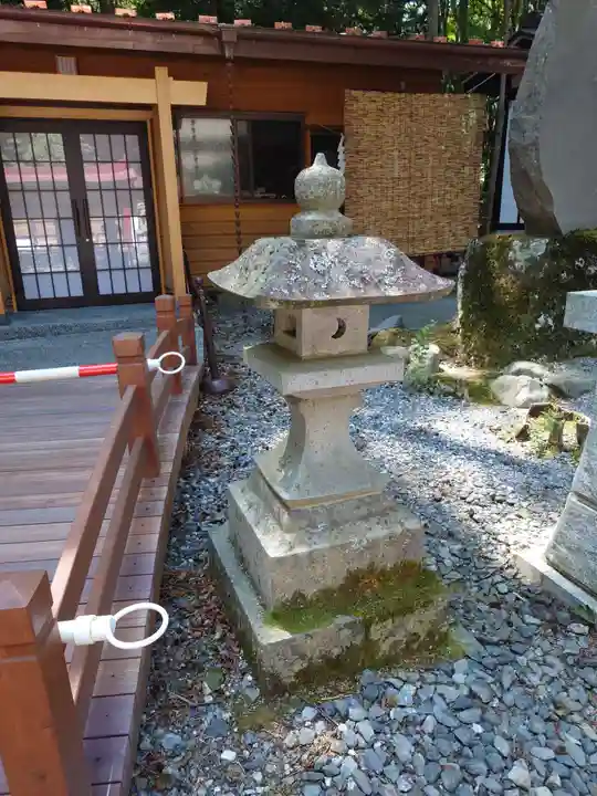 新屋山神社(山梨県)