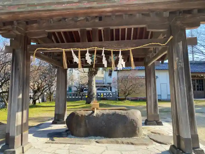 白潟天満宮の{uncategorized: "未分類", other: "その他", undefined: "問題あり", building: "その他建物", grave: "お墓", sacred_gate: "鳥居", guardian: "狛犬", statue: "像", buddha: "仏像", history: "歴史", nature: "自然", garden: "庭園", animal: "動物", pagoda: "塔", temizu: "手水舎", mountain_gate: "山門・神門", sanctuary: "本殿・本堂", subordinate: "末社・摂社", art: "芸術", scenery: "景色", jizo: "地蔵", ema: "絵馬", goshuin: "御朱印", omikuji: "おみくじ", items: "授与品その他", amulet: "お守り", goshuincho: "御朱印帳", eats: "食事", festival: "お祭り", votive_dance: "神楽", shichigosan: "七五三参", wedding: "結婚式", experience: "体験その他", initially: "初詣", around: "周辺", anti_infection: "感染症対策"}