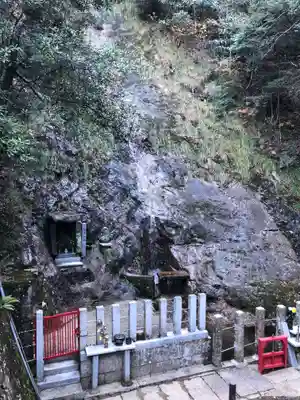 満願滝弁財天の景色