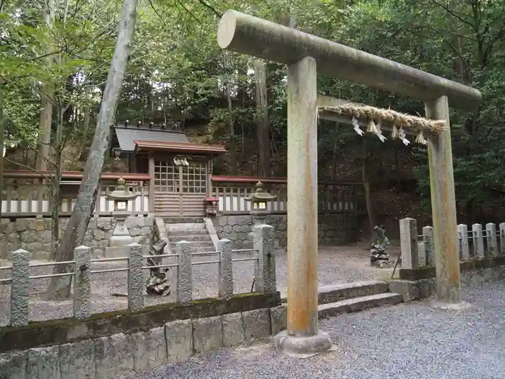 敢國神社の末社・摂社