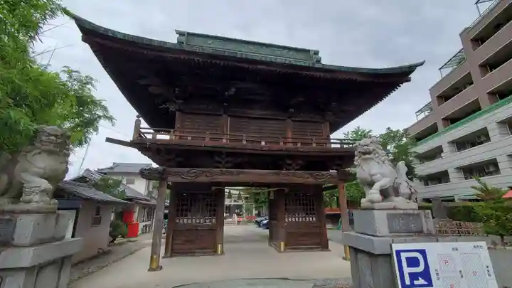 穴切大神社の山門・神門
