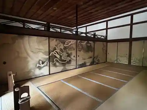 龍安寺の{uncategorized: "未分類", other: "その他", undefined: "問題あり", building: "その他建物", grave: "お墓", sacred_gate: "鳥居", guardian: "狛犬", statue: "像", buddha: "仏像", history: "歴史", nature: "自然", garden: "庭園", animal: "動物", pagoda: "塔", temizu: "手水舎", mountain_gate: "山門・神門", sanctuary: "本殿・本堂", subordinate: "末社・摂社", art: "芸術", scenery: "景色", jizo: "地蔵", ema: "絵馬", goshuin: "御朱印", omikuji: "おみくじ", items: "授与品その他", amulet: "お守り", goshuincho: "御朱印帳", eats: "食事", festival: "お祭り", votive_dance: "神楽", shichigosan: "七五三参", wedding: "結婚式", experience: "体験その他", initially: "初詣", around: "周辺", anti_infection: "感染症対策"}