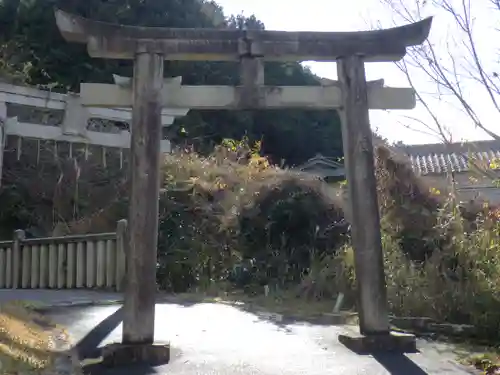 出世稲荷神社の鳥居