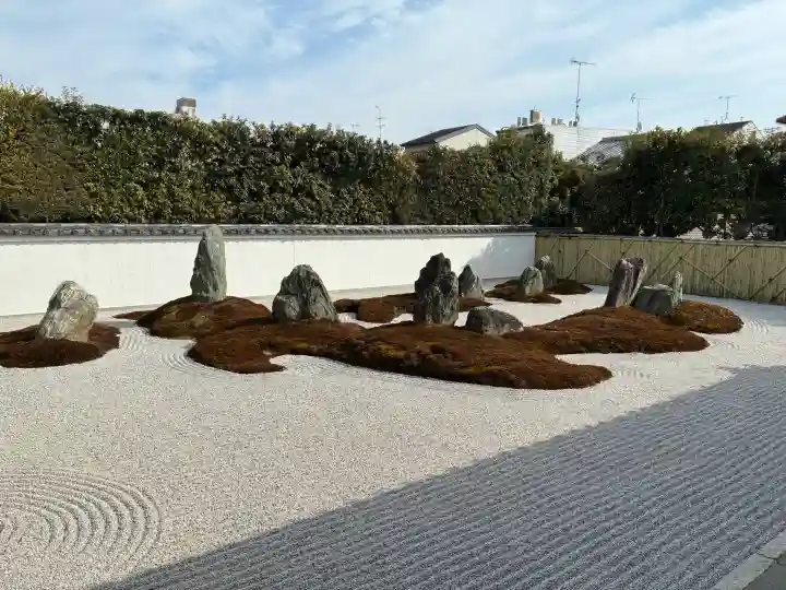 光清寺の{uncategorized: "未分類", other: "その他", undefined: "問題あり", building: "その他建物", grave: "お墓", sacred_gate: "鳥居", guardian: "狛犬", statue: "像", buddha: "仏像", history: "歴史", nature: "自然", garden: "庭園", animal: "動物", pagoda: "塔", temizu: "手水舎", mountain_gate: "山門・神門", sanctuary: "本殿・本堂", subordinate: "末社・摂社", art: "芸術", scenery: "景色", jizo: "地蔵", ema: "絵馬", goshuin: "御朱印", omikuji: "おみくじ", items: "授与品その他", amulet: "お守り", goshuincho: "御朱印帳", eats: "食事", festival: "お祭り", votive_dance: "神楽", shichigosan: "七五三参", wedding: "結婚式", experience: "体験その他", initially: "初詣", around: "周辺", anti_infection: "感染症対策"}