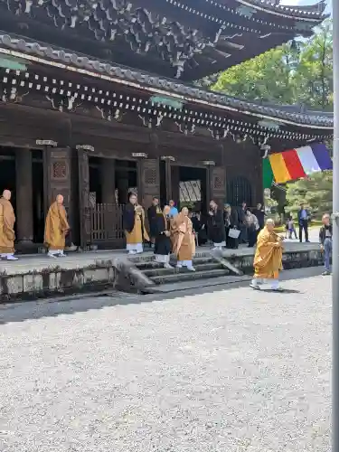 御寺 泉涌寺の{uncategorized: "未分類", other: "その他", undefined: "問題あり", building: "その他建物", grave: "お墓", sacred_gate: "鳥居", guardian: "狛犬", statue: "像", buddha: "仏像", history: "歴史", nature: "自然", garden: "庭園", animal: "動物", pagoda: "塔", temizu: "手水舎", mountain_gate: "山門・神門", sanctuary: "本殿・本堂", subordinate: "末社・摂社", art: "芸術", scenery: "景色", jizo: "地蔵", ema: "絵馬", goshuin: "御朱印", omikuji: "おみくじ", items: "授与品その他", amulet: "お守り", goshuincho: "御朱印帳", eats: "食事", festival: "お祭り", votive_dance: "神楽", shichigosan: "七五三参", wedding: "結婚式", experience: "体験その他", initially: "初詣", around: "周辺", anti_infection: "感染症対策"}