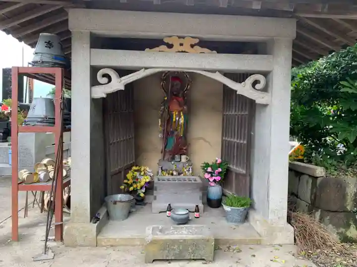 西行寺の本殿・本堂