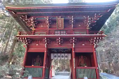 御岩神社の山門・神門