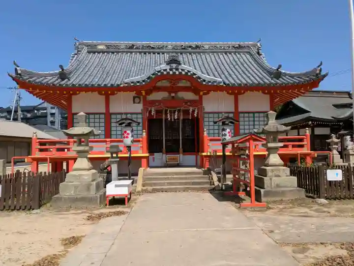 粟津天満神社の{uncategorized: "未分類", other: "その他", undefined: "問題あり", building: "その他建物", grave: "お墓", sacred_gate: "鳥居", guardian: "狛犬", statue: "像", buddha: "仏像", history: "歴史", nature: "自然", garden: "庭園", animal: "動物", pagoda: "塔", temizu: "手水舎", mountain_gate: "山門・神門", sanctuary: "本殿・本堂", subordinate: "末社・摂社", art: "芸術", scenery: "景色", jizo: "地蔵", ema: "絵馬", goshuin: "御朱印", omikuji: "おみくじ", items: "授与品その他", amulet: "お守り", goshuincho: "御朱印帳", eats: "食事", festival: "お祭り", votive_dance: "神楽", shichigosan: "七五三参", wedding: "結婚式", experience: "体験その他", initially: "初詣", around: "周辺", anti_infection: "感染症対策"}