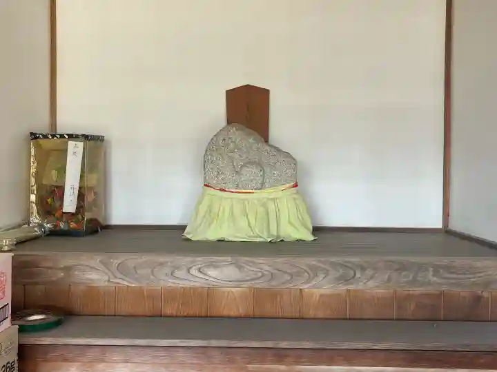 盛願寺の{uncategorized: "未分類", other: "その他", undefined: "問題あり", building: "その他建物", grave: "お墓", sacred_gate: "鳥居", guardian: "狛犬", statue: "像", buddha: "仏像", history: "歴史", nature: "自然", garden: "庭園", animal: "動物", pagoda: "塔", temizu: "手水舎", mountain_gate: "山門・神門", sanctuary: "本殿・本堂", subordinate: "末社・摂社", art: "芸術", scenery: "景色", jizo: "地蔵", ema: "絵馬", goshuin: "御朱印", omikuji: "おみくじ", items: "授与品その他", amulet: "お守り", goshuincho: "御朱印帳", eats: "食事", festival: "お祭り", votive_dance: "神楽", shichigosan: "七五三参", wedding: "結婚式", experience: "体験その他", initially: "初詣", around: "周辺", anti_infection: "感染症対策"}