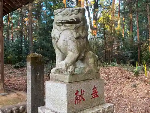 小被神社の狛犬