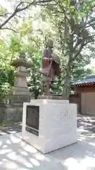 氣比神宮の像