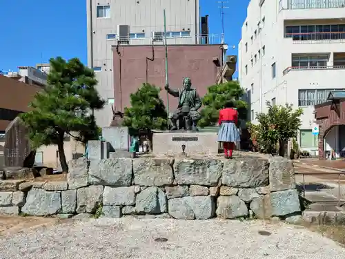 柴田神社の像