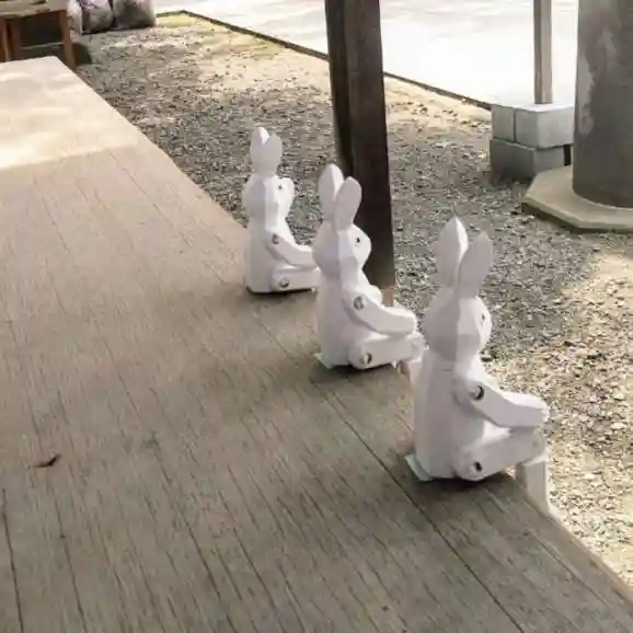 彌彦神社 (伊夜日子神社)の像