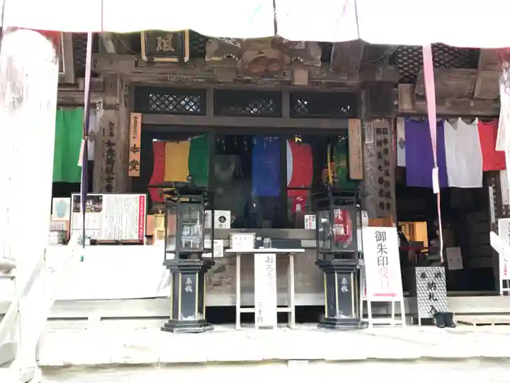 岡寺(龍蓋寺)の本殿・本堂