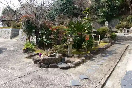 放光寺の庭園