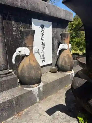 舘山寺の{uncategorized: "未分類", other: "その他", undefined: "問題あり", building: "その他建物", grave: "お墓", sacred_gate: "鳥居", guardian: "狛犬", statue: "像", buddha: "仏像", history: "歴史", nature: "自然", garden: "庭園", animal: "動物", pagoda: "塔", temizu: "手水舎", mountain_gate: "山門・神門", sanctuary: "本殿・本堂", subordinate: "末社・摂社", art: "芸術", scenery: "景色", jizo: "地蔵", ema: "絵馬", goshuin: "御朱印", omikuji: "おみくじ", items: "授与品その他", amulet: "お守り", goshuincho: "御朱印帳", eats: "食事", festival: "お祭り", votive_dance: "神楽", shichigosan: "七五三参", wedding: "結婚式", experience: "体験その他", initially: "初詣", around: "周辺", anti_infection: "感染症対策"}