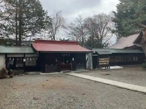 琴似神社の{uncategorized: "未分類", other: "その他", undefined: "問題あり", building: "その他建物", grave: "お墓", sacred_gate: "鳥居", guardian: "狛犬", statue: "像", buddha: "仏像", history: "歴史", nature: "自然", garden: "庭園", animal: "動物", pagoda: "塔", temizu: "手水舎", mountain_gate: "山門・神門", sanctuary: "本殿・本堂", subordinate: "末社・摂社", art: "芸術", scenery: "景色", jizo: "地蔵", ema: "絵馬", goshuin: "御朱印", omikuji: "おみくじ", items: "授与品その他", amulet: "お守り", goshuincho: "御朱印帳", eats: "食事", festival: "お祭り", votive_dance: "神楽", shichigosan: "七五三参", wedding: "結婚式", experience: "体験その他", initially: "初詣", around: "周辺", anti_infection: "感染症対策"}
