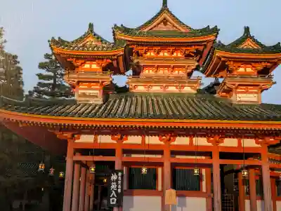 平安神宮の{uncategorized: "未分類", other: "その他", undefined: "問題あり", building: "その他建物", grave: "お墓", sacred_gate: "鳥居", guardian: "狛犬", statue: "像", buddha: "仏像", history: "歴史", nature: "自然", garden: "庭園", animal: "動物", pagoda: "塔", temizu: "手水舎", mountain_gate: "山門・神門", sanctuary: "本殿・本堂", subordinate: "末社・摂社", art: "芸術", scenery: "景色", jizo: "地蔵", ema: "絵馬", goshuin: "御朱印", omikuji: "おみくじ", items: "授与品その他", amulet: "お守り", goshuincho: "御朱印帳", eats: "食事", festival: "お祭り", votive_dance: "神楽", shichigosan: "七五三参", wedding: "結婚式", experience: "体験その他", initially: "初詣", around: "周辺", anti_infection: "感染症対策"}