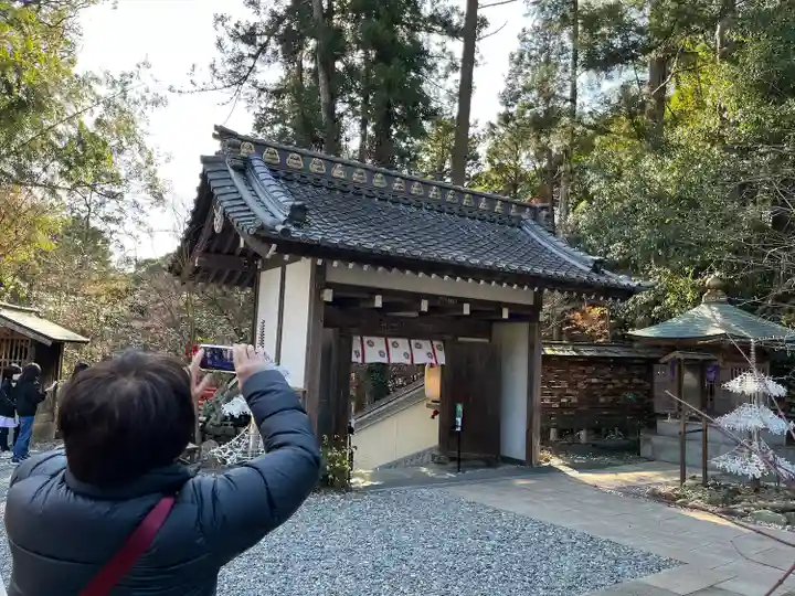 目の霊山 油山寺の山門・神門