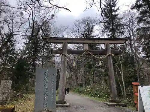 戸隠神社奥社の{uncategorized: "未分類", other: "その他", undefined: "問題あり", building: "その他建物", grave: "お墓", sacred_gate: "鳥居", guardian: "狛犬", statue: "像", buddha: "仏像", history: "歴史", nature: "自然", garden: "庭園", animal: "動物", pagoda: "塔", temizu: "手水舎", mountain_gate: "山門・神門", sanctuary: "本殿・本堂", subordinate: "末社・摂社", art: "芸術", scenery: "景色", jizo: "地蔵", ema: "絵馬", goshuin: "御朱印", omikuji: "おみくじ", items: "授与品その他", amulet: "お守り", goshuincho: "御朱印帳", eats: "食事", festival: "お祭り", votive_dance: "神楽", shichigosan: "七五三参", wedding: "結婚式", experience: "体験その他", initially: "初詣", around: "周辺", anti_infection: "感染症対策"}