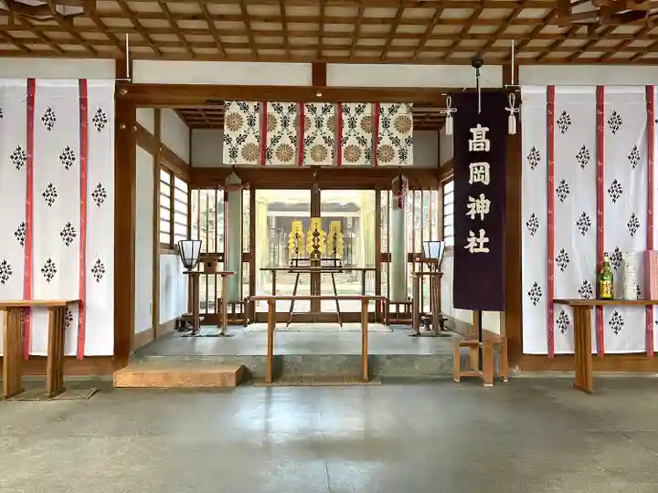 高岡神社の本殿・本堂