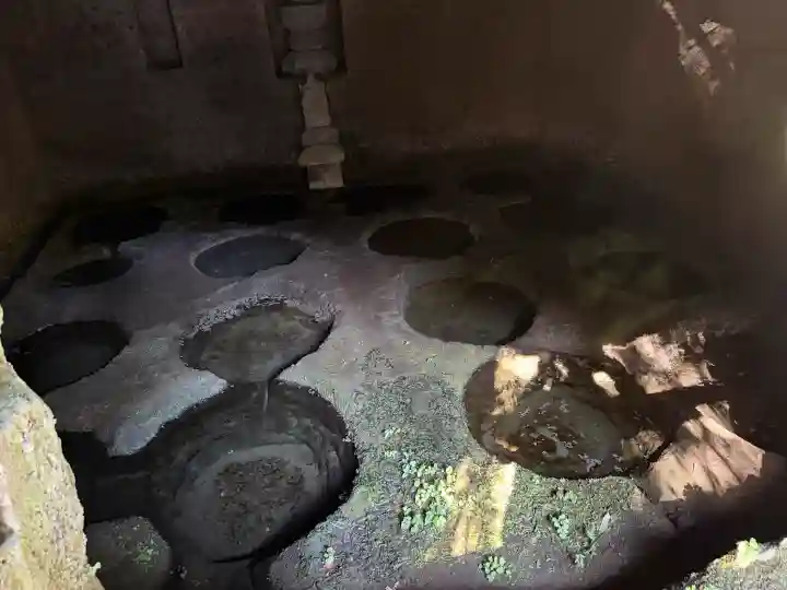 海蔵寺の{uncategorized: "未分類", other: "その他", undefined: "問題あり", building: "その他建物", grave: "お墓", sacred_gate: "鳥居", guardian: "狛犬", statue: "像", buddha: "仏像", history: "歴史", nature: "自然", garden: "庭園", animal: "動物", pagoda: "塔", temizu: "手水舎", mountain_gate: "山門・神門", sanctuary: "本殿・本堂", subordinate: "末社・摂社", art: "芸術", scenery: "景色", jizo: "地蔵", ema: "絵馬", goshuin: "御朱印", omikuji: "おみくじ", items: "授与品その他", amulet: "お守り", goshuincho: "御朱印帳", eats: "食事", festival: "お祭り", votive_dance: "神楽", shichigosan: "七五三参", wedding: "結婚式", experience: "体験その他", initially: "初詣", around: "周辺", anti_infection: "感染症対策"}