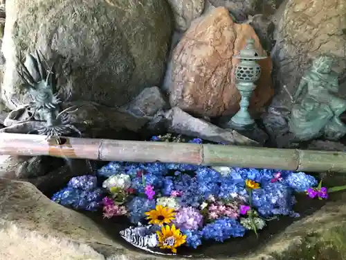 倶利迦羅不動寺山頂本堂の手水舎