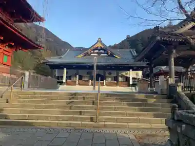 久遠寺の本殿・本堂
