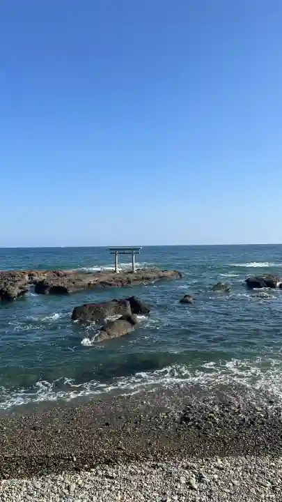 大洗磯前神社の{uncategorized: "未分類", other: "その他", undefined: "問題あり", building: "その他建物", grave: "お墓", sacred_gate: "鳥居", guardian: "狛犬", statue: "像", buddha: "仏像", history: "歴史", nature: "自然", garden: "庭園", animal: "動物", pagoda: "塔", temizu: "手水舎", mountain_gate: "山門・神門", sanctuary: "本殿・本堂", subordinate: "末社・摂社", art: "芸術", scenery: "景色", jizo: "地蔵", ema: "絵馬", goshuin: "御朱印", omikuji: "おみくじ", items: "授与品その他", amulet: "お守り", goshuincho: "御朱印帳", eats: "食事", festival: "お祭り", votive_dance: "神楽", shichigosan: "七五三参", wedding: "結婚式", experience: "体験その他", initially: "初詣", around: "周辺", anti_infection: "感染症対策"}