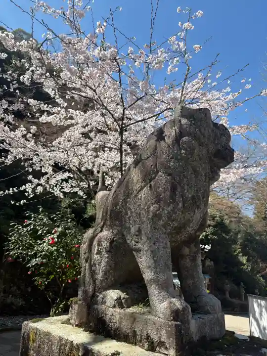 伊奈波神社の{uncategorized: "未分類", other: "その他", undefined: "問題あり", building: "その他建物", grave: "お墓", sacred_gate: "鳥居", guardian: "狛犬", statue: "像", buddha: "仏像", history: "歴史", nature: "自然", garden: "庭園", animal: "動物", pagoda: "塔", temizu: "手水舎", mountain_gate: "山門・神門", sanctuary: "本殿・本堂", subordinate: "末社・摂社", art: "芸術", scenery: "景色", jizo: "地蔵", ema: "絵馬", goshuin: "御朱印", omikuji: "おみくじ", items: "授与品その他", amulet: "お守り", goshuincho: "御朱印帳", eats: "食事", festival: "お祭り", votive_dance: "神楽", shichigosan: "七五三参", wedding: "結婚式", experience: "体験その他", initially: "初詣", around: "周辺", anti_infection: "感染症対策"}