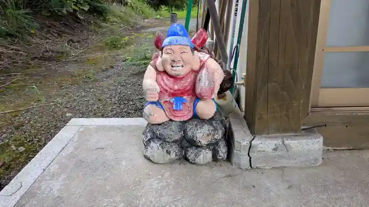 留寿都神社の像