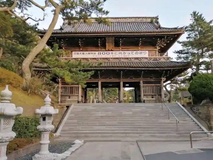 誕生寺の山門・神門
