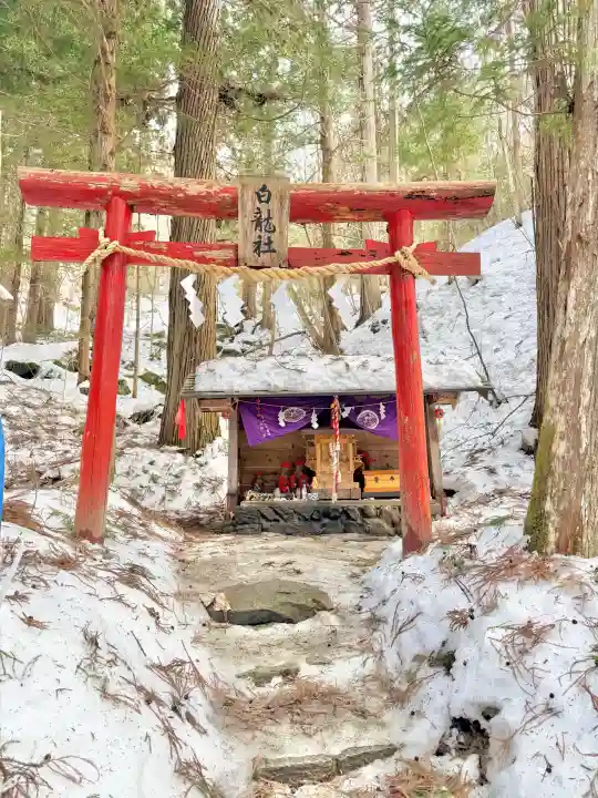 早池峯神社の{uncategorized: "未分類", other: "その他", undefined: "問題あり", building: "その他建物", grave: "お墓", sacred_gate: "鳥居", guardian: "狛犬", statue: "像", buddha: "仏像", history: "歴史", nature: "自然", garden: "庭園", animal: "動物", pagoda: "塔", temizu: "手水舎", mountain_gate: "山門・神門", sanctuary: "本殿・本堂", subordinate: "末社・摂社", art: "芸術", scenery: "景色", jizo: "地蔵", ema: "絵馬", goshuin: "御朱印", omikuji: "おみくじ", items: "授与品その他", amulet: "お守り", goshuincho: "御朱印帳", eats: "食事", festival: "お祭り", votive_dance: "神楽", shichigosan: "七五三参", wedding: "結婚式", experience: "体験その他", initially: "初詣", around: "周辺", anti_infection: "感染症対策"}