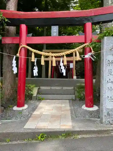 新屋山神社の鳥居