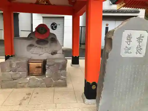 穴八幡宮の像