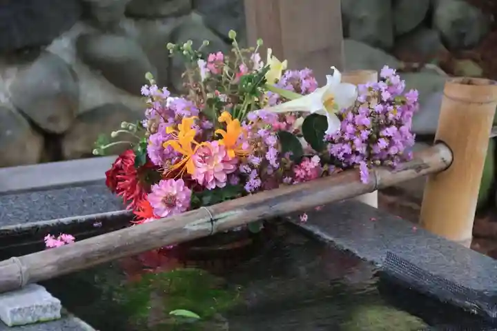 高司神社〜むすびの神の鎮まる社〜の手水舎