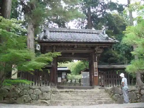 西明寺の山門