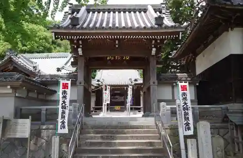 安楽寺の山門