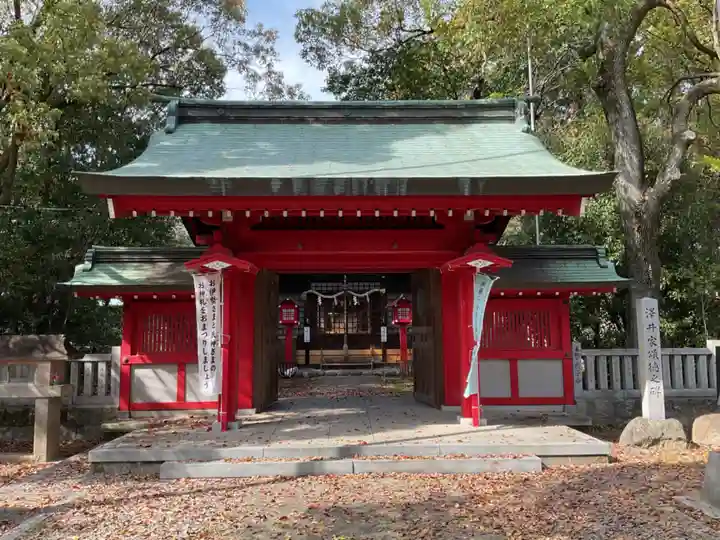 伊冨利部神社の山門・神門