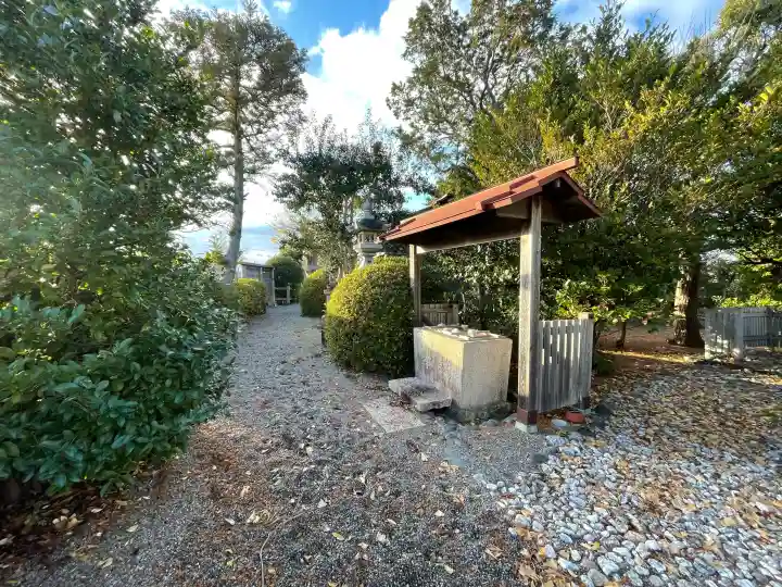 日和神社の{uncategorized: "未分類", other: "その他", undefined: "問題あり", building: "その他建物", grave: "お墓", sacred_gate: "鳥居", guardian: "狛犬", statue: "像", buddha: "仏像", history: "歴史", nature: "自然", garden: "庭園", animal: "動物", pagoda: "塔", temizu: "手水舎", mountain_gate: "山門・神門", sanctuary: "本殿・本堂", subordinate: "末社・摂社", art: "芸術", scenery: "景色", jizo: "地蔵", ema: "絵馬", goshuin: "御朱印", omikuji: "おみくじ", items: "授与品その他", amulet: "お守り", goshuincho: "御朱印帳", eats: "食事", festival: "お祭り", votive_dance: "神楽", shichigosan: "七五三参", wedding: "結婚式", experience: "体験その他", initially: "初詣", around: "周辺", anti_infection: "感染症対策"}
